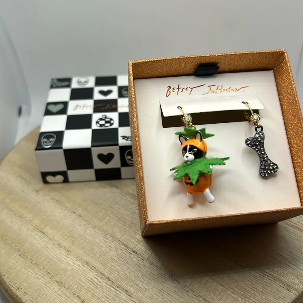 Betsey Johnson Halloween Puppy in Pumpkin Dog Bone Mismatched Earrings Box
